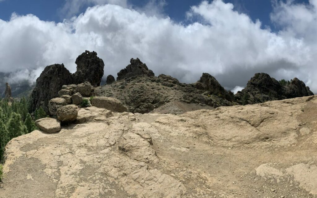 Rock formations on the plateau below Roque Nublo